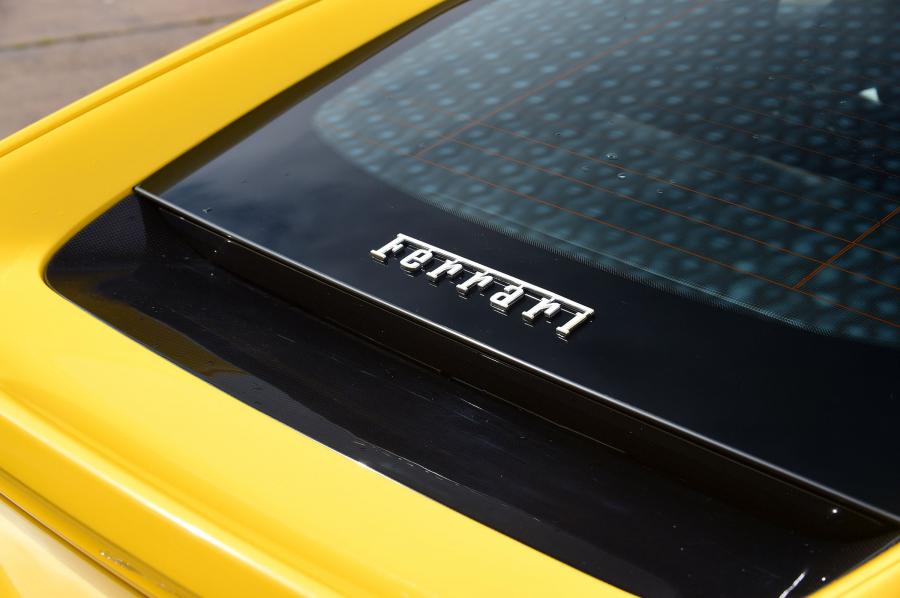 Детали экстерьера Ferrari 812 Superfast 2017 года  (UK) (фото 5 из 25)